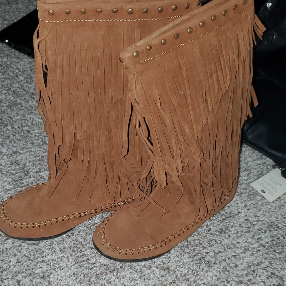 Rampage Tan Fringe Moccasins